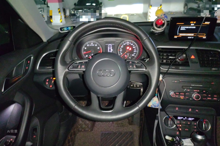 Audi Q3 2018 car image #12