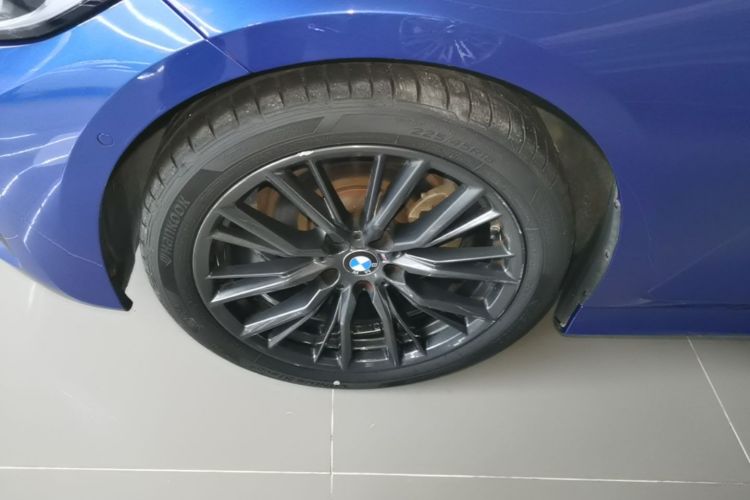 BMW 3 Series 2021 car image #9