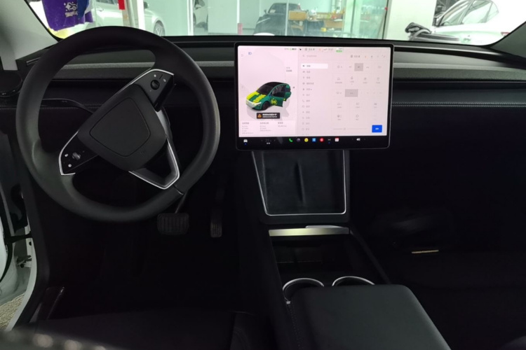 Tesla Model Y 2025 #10 Tesla Model Y 2025 car image #10