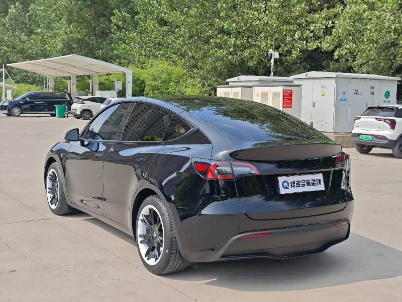 Tesla Model Y 2023 #4 Tesla Model Y 2023 car image #4