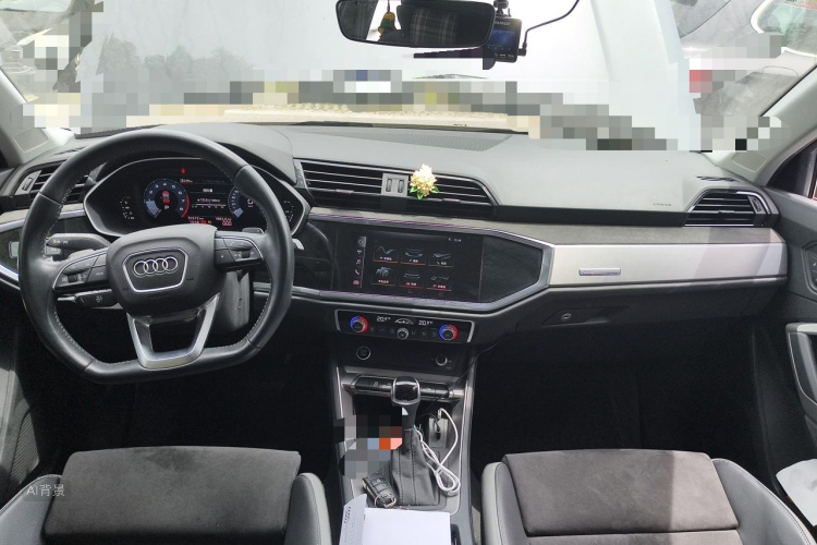 Audi Q3 2021 car image #11