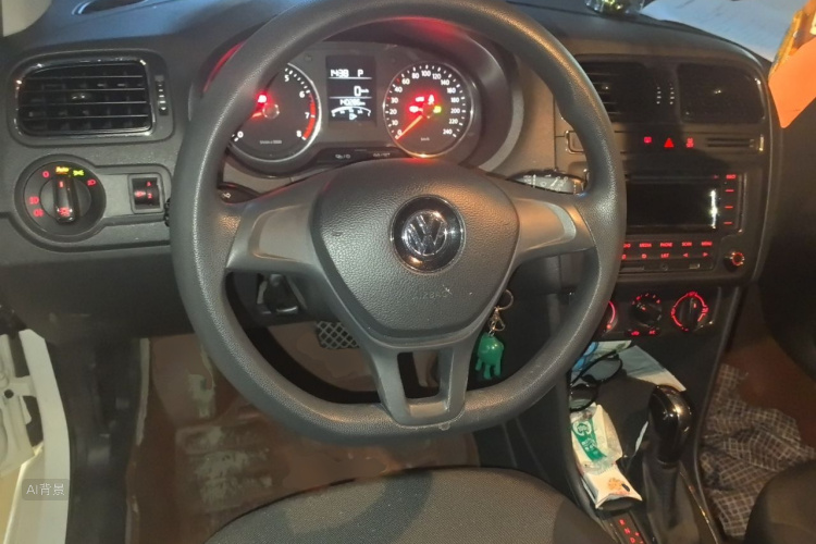 Volkswagen Polo 2015 car image #12
