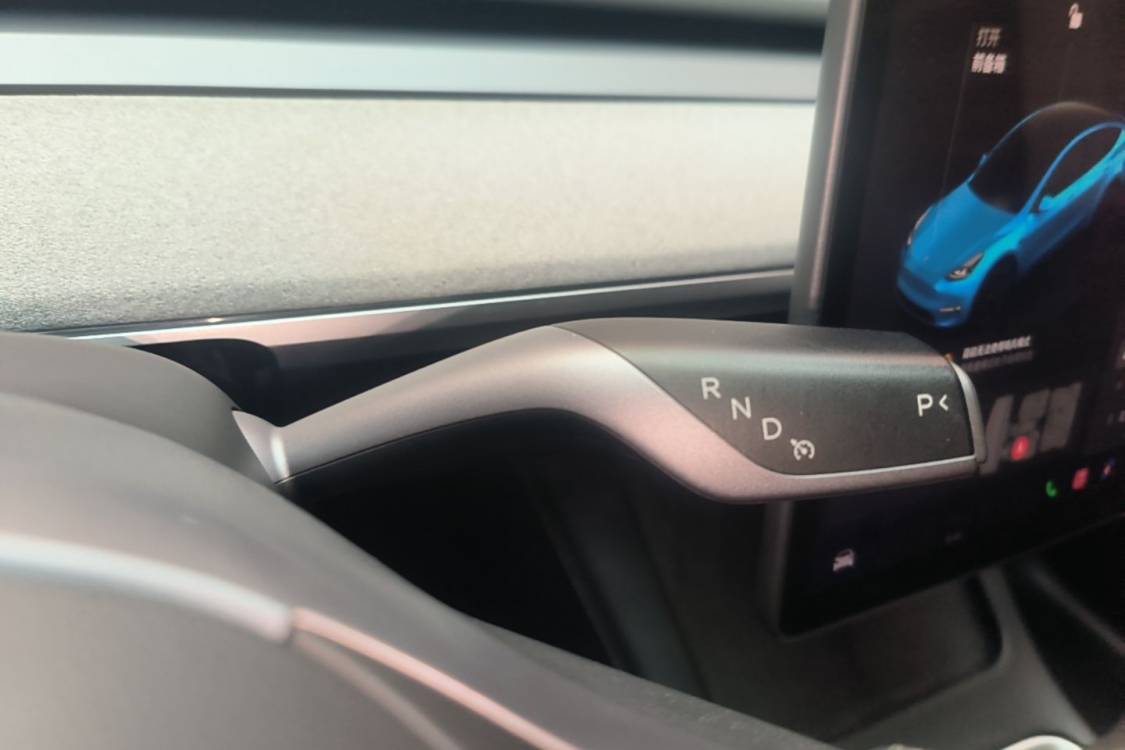 Tesla Model Y 2024 #20 Tesla Model Y 2024 car image #20