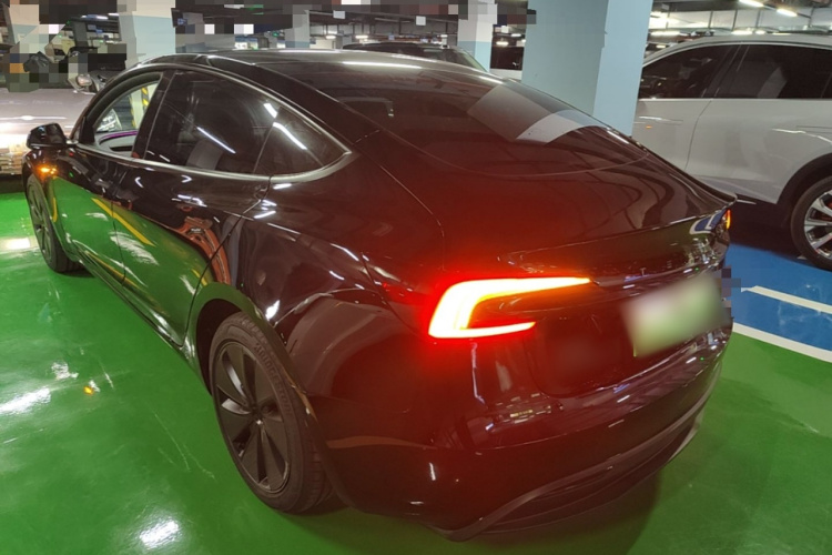 Tesla Model 3 2025 car image #5