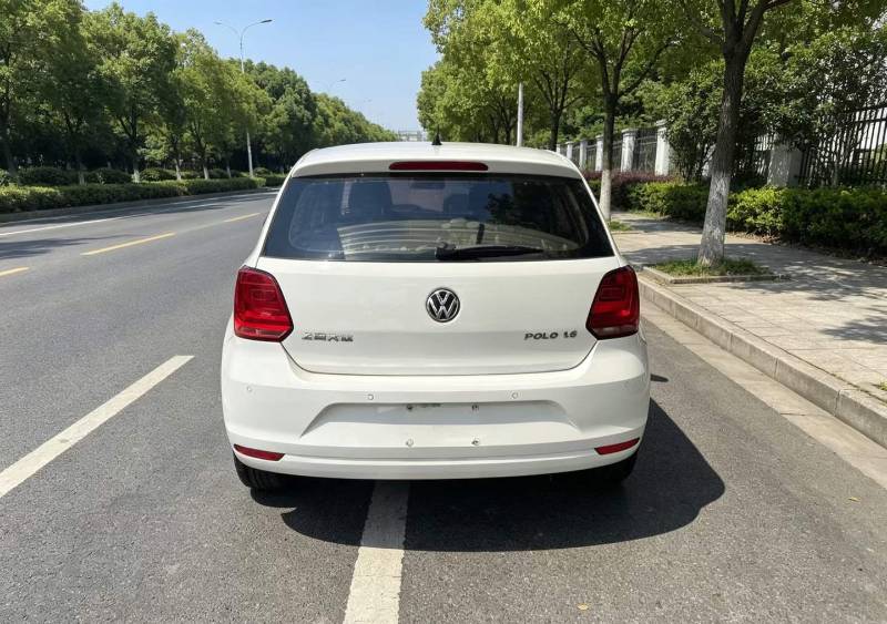 Volkswagen Polo 2015 car image #5