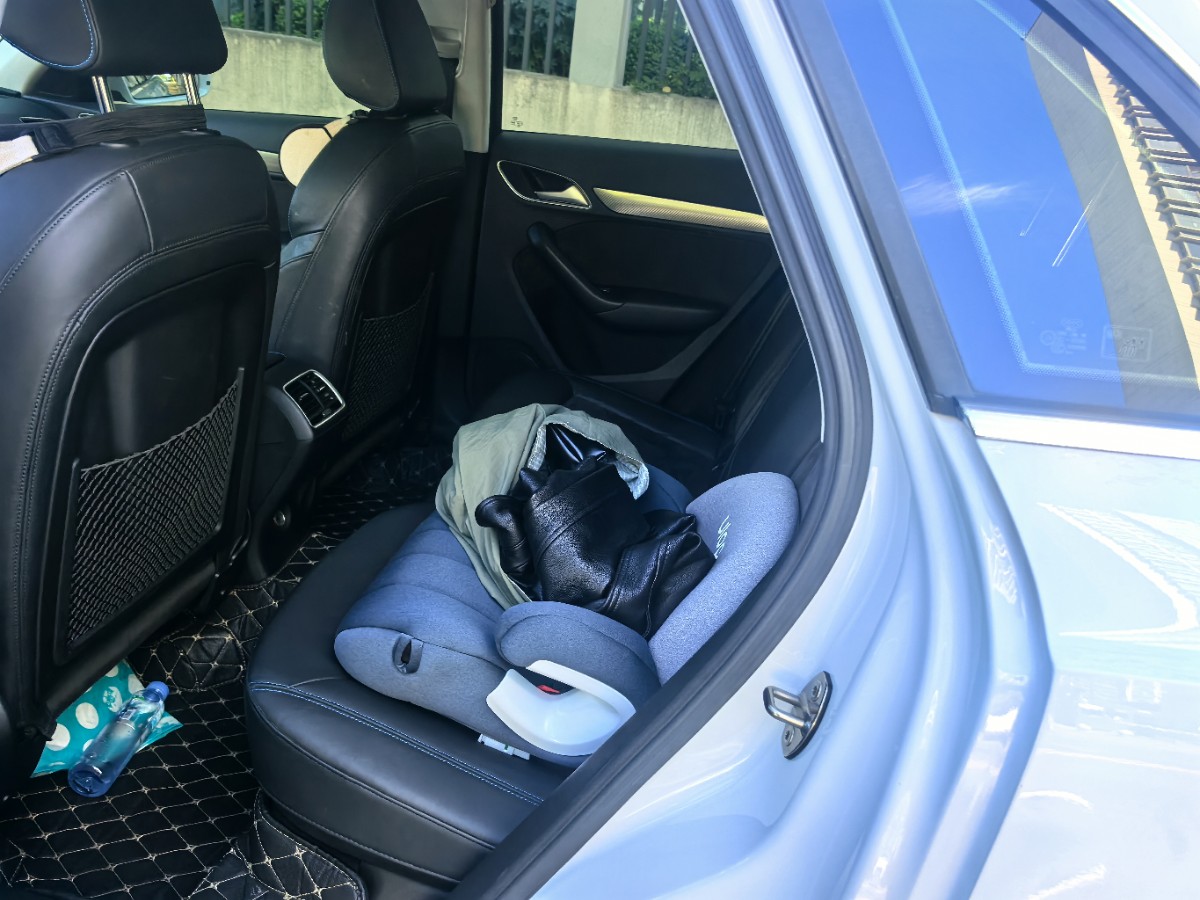 Audi Q3 2018 car image #5
