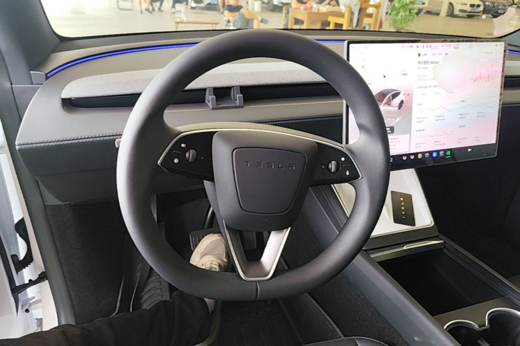 Tesla Model Y 2026 #11 Tesla Model Y 2026 car image #11