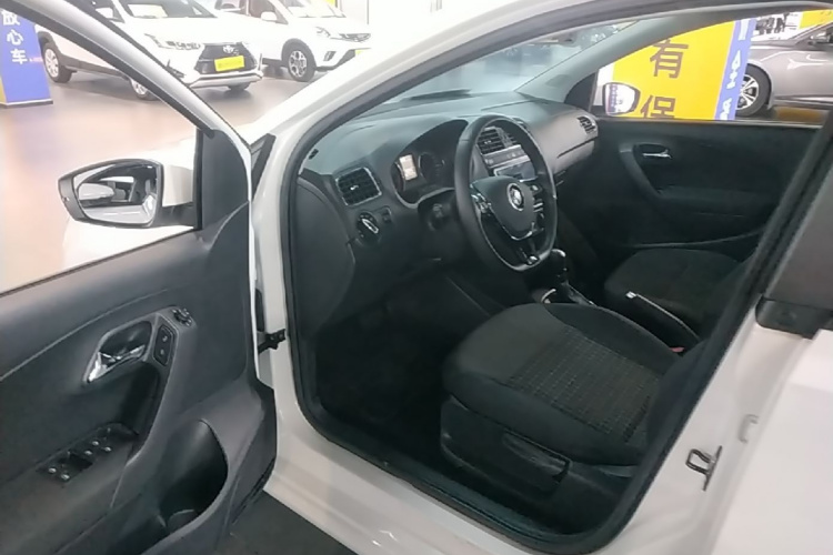 Volkswagen Polo 2019 car image #16