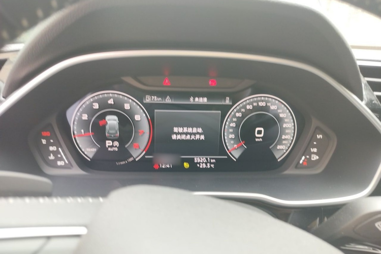 Audi Q3 2022 car image #16