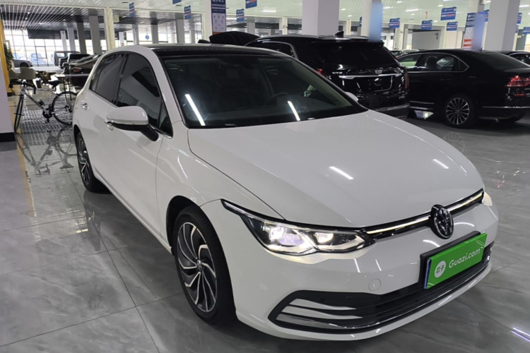 Volkswagen Golf 2023 car image #6