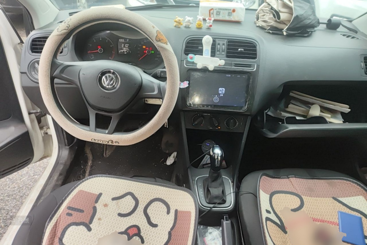 Volkswagen Polo 2017 car image #11