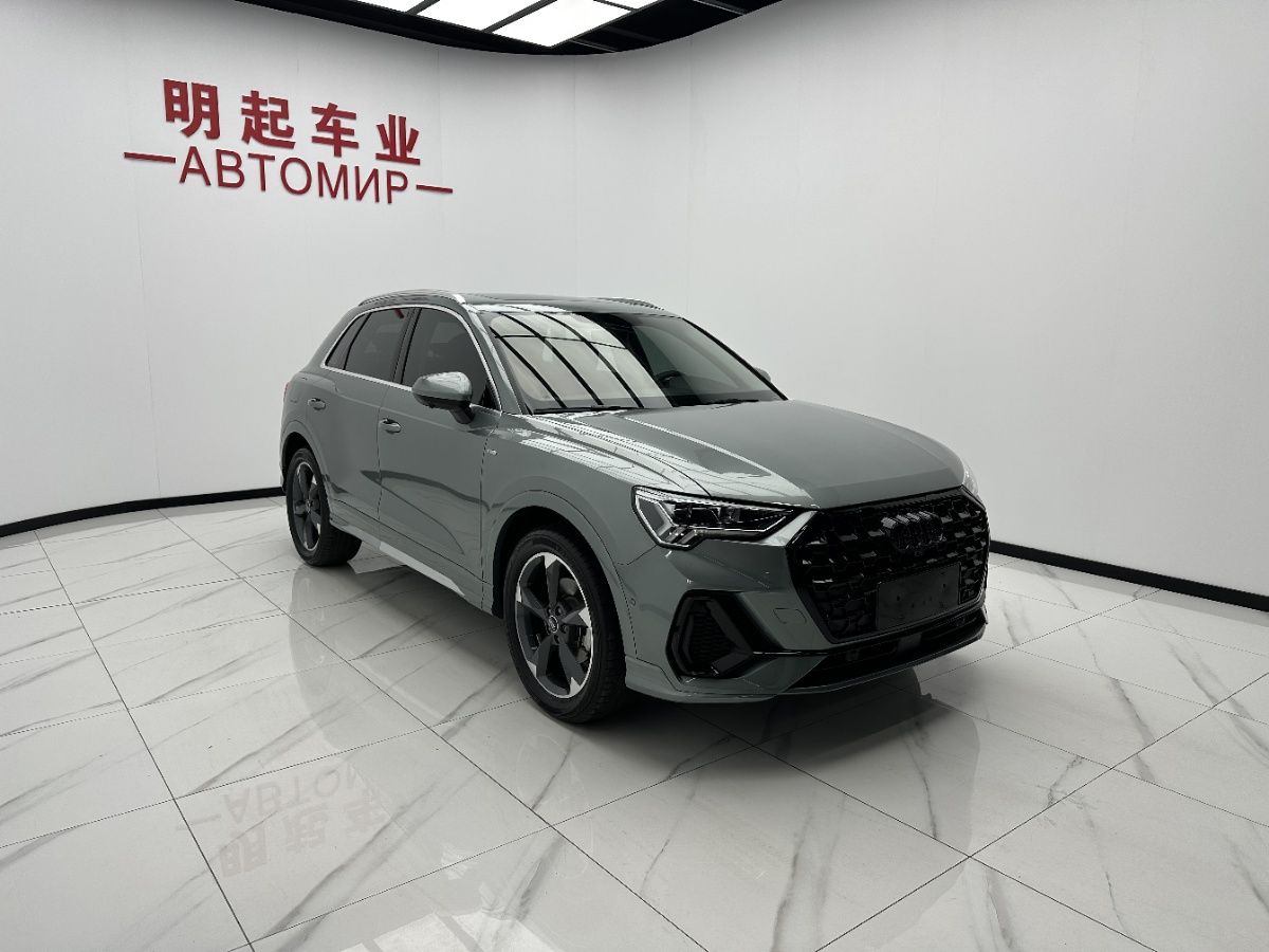 Audi Q3 2023 car image #3