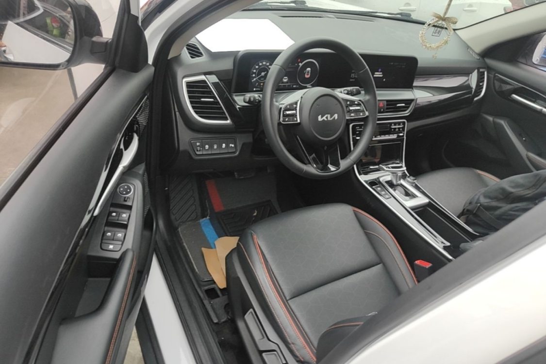 Kia Seltos 2023 car image #17