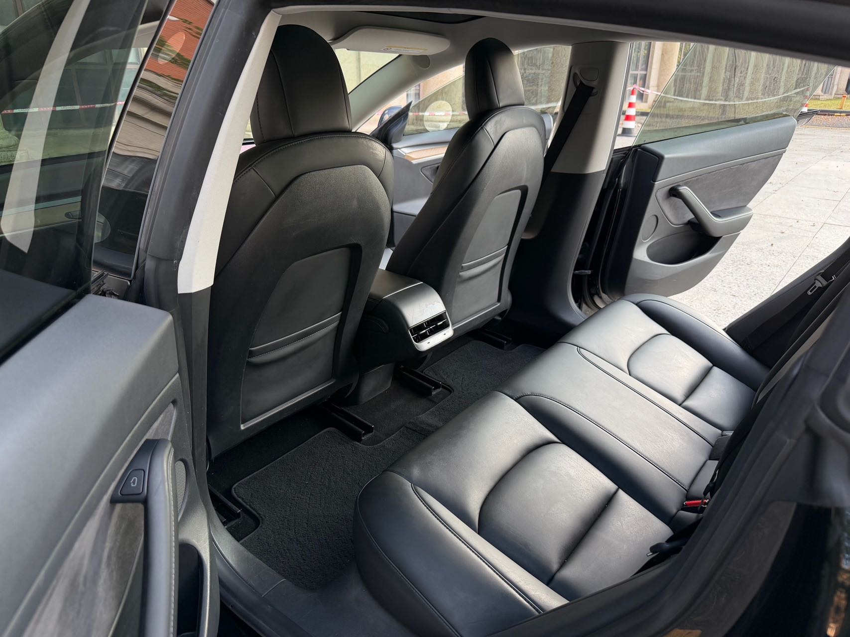 Tesla Model 3 2021 car image #9