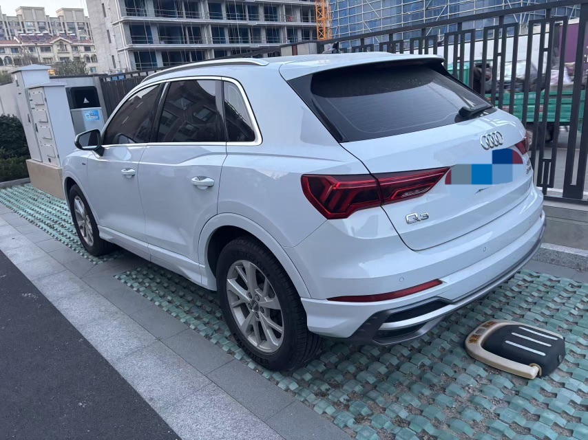 Audi Q3 2019 car image #3
