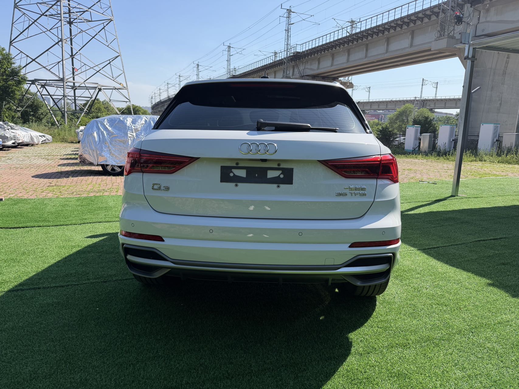 Audi Q3 2023 car image #5