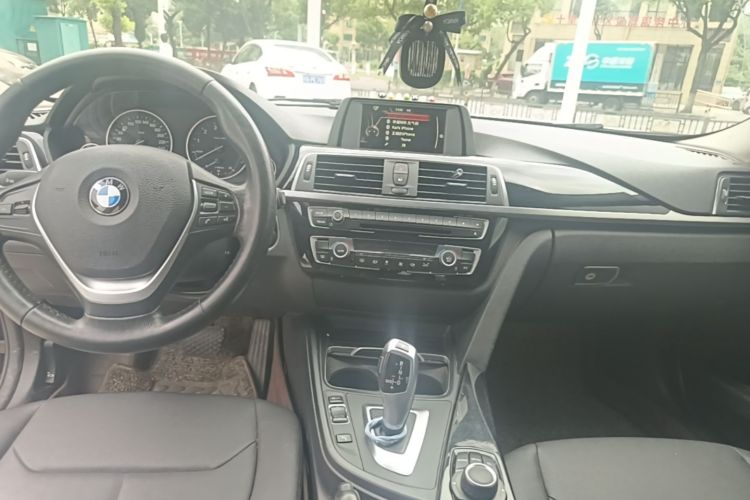 BMW 3 Series 2017 car image #13