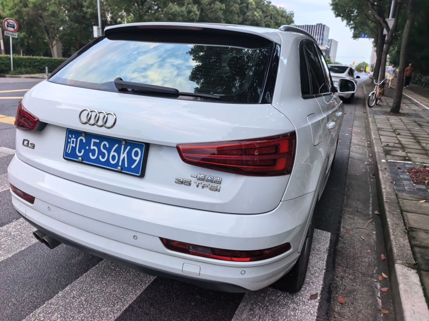 Audi Q3 2017 car image #2