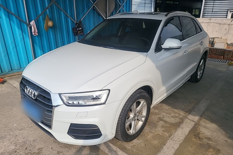 Audi Q3 2019 car image #2