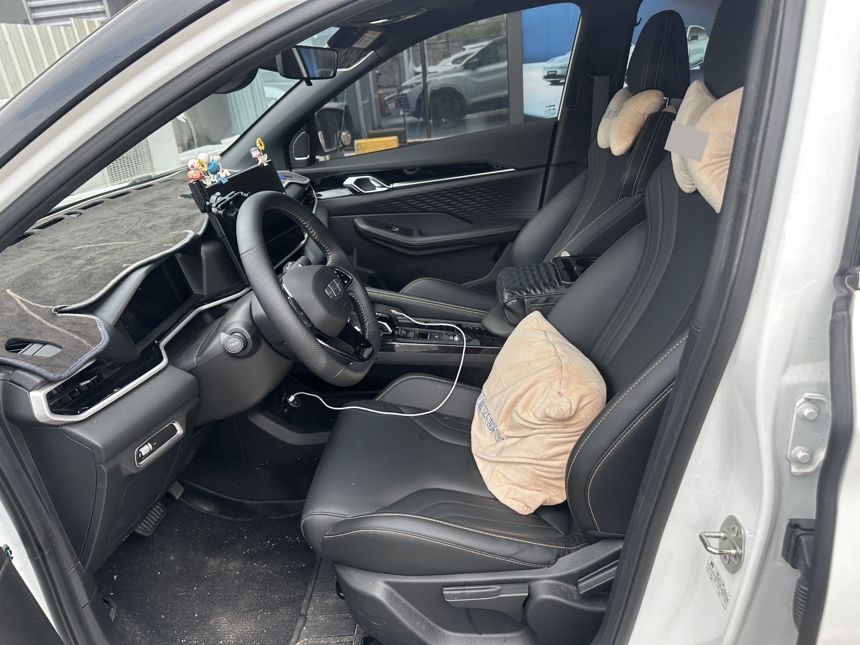 GEELY Coolray 2025 car image #3