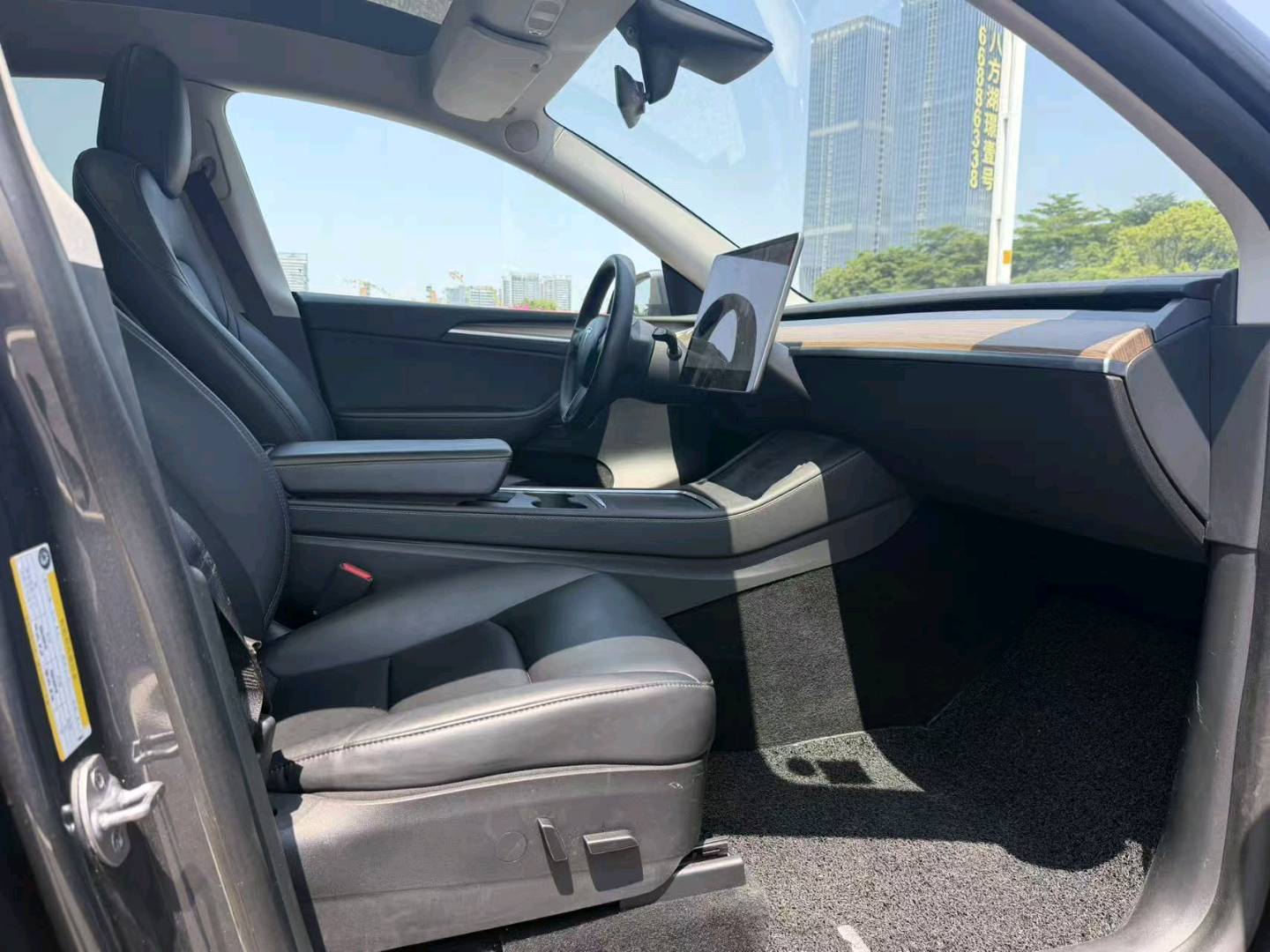 Tesla Model Y 2021 car image #8