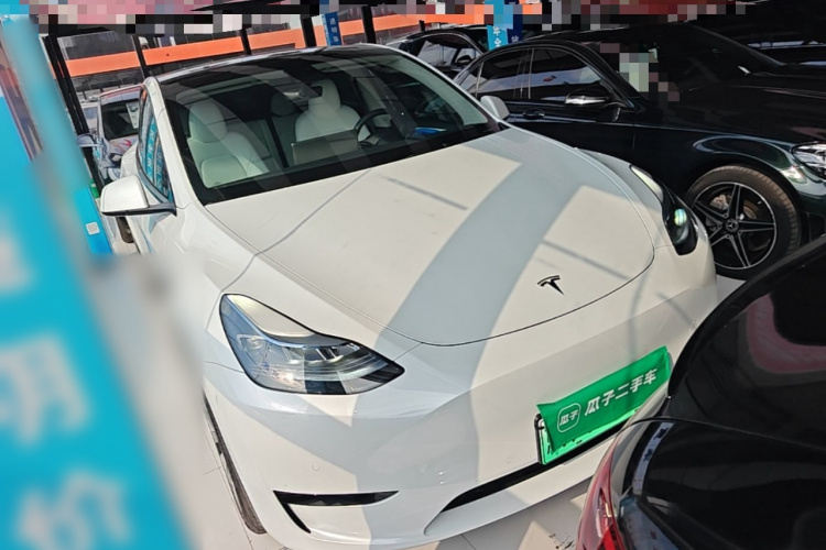 Tesla Model Y 2023 #4 Tesla Model Y 2023 car image #4