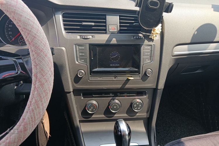 Volkswagen Golf 2015 car image #15