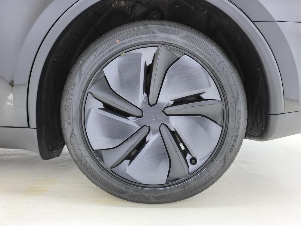 Tesla Model Y 2026 #9 Tesla Model Y 2026 car image #9