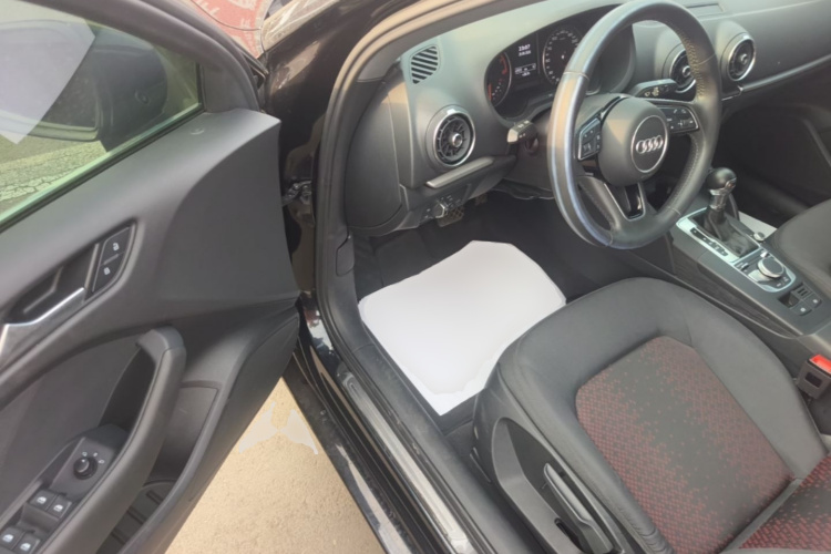 Audi A3 2018 car image #16