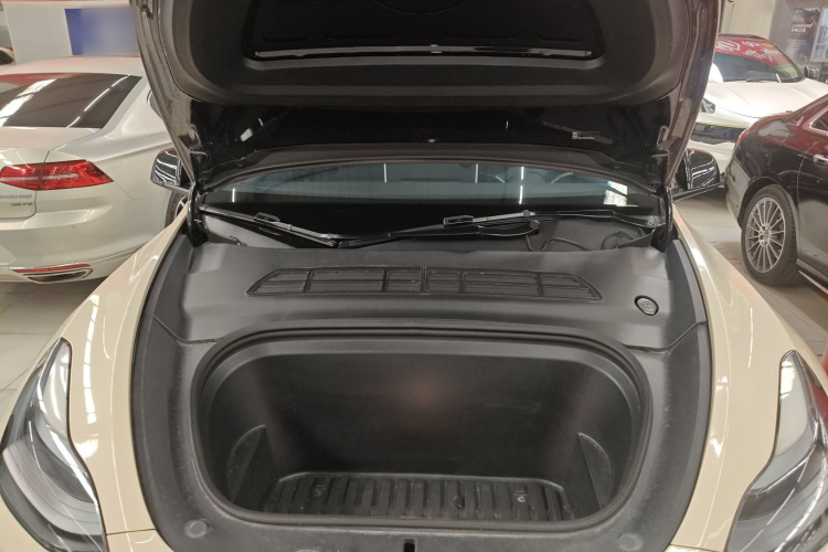 Tesla Model Y 2023 #17 Tesla Model Y 2023 car image #17