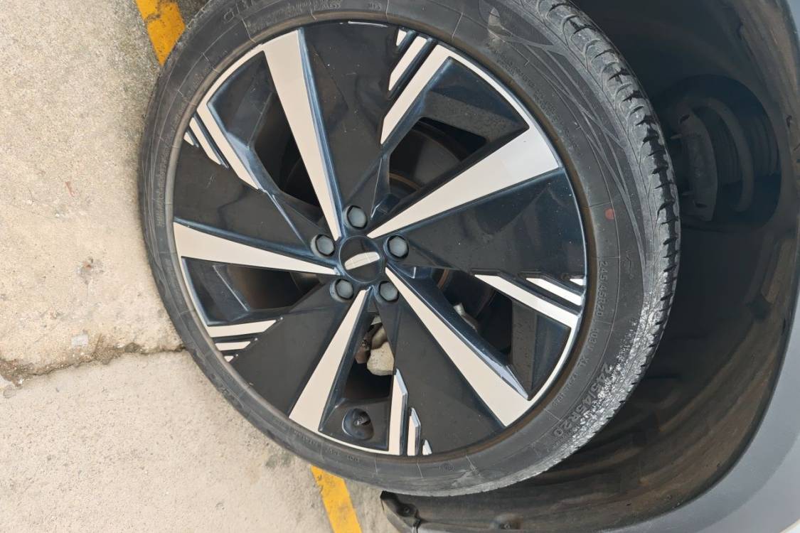 GEELY Boyue L 2023 car image #9