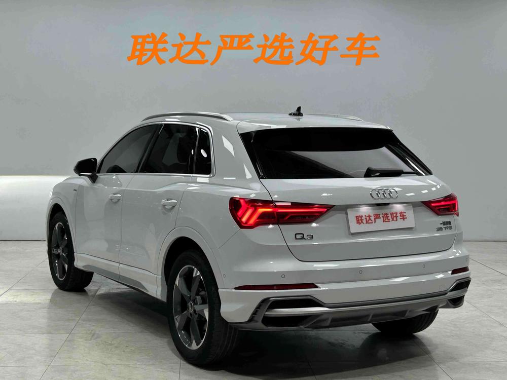 Audi Q3 2022 car image #4