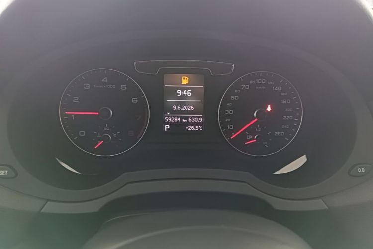 Audi Q3 2018 car image #14