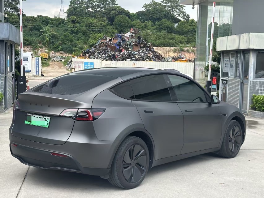 Tesla Model Y 2024 car image #9