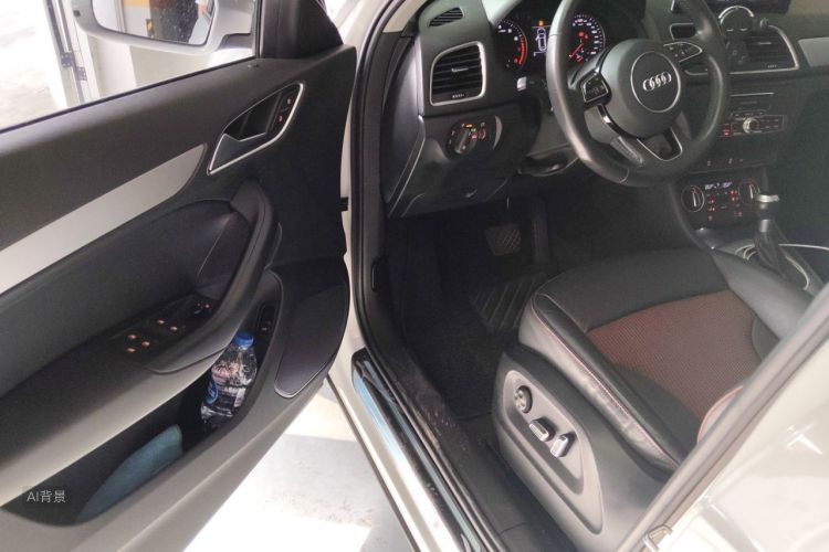 Audi Q3 2019 car image #18