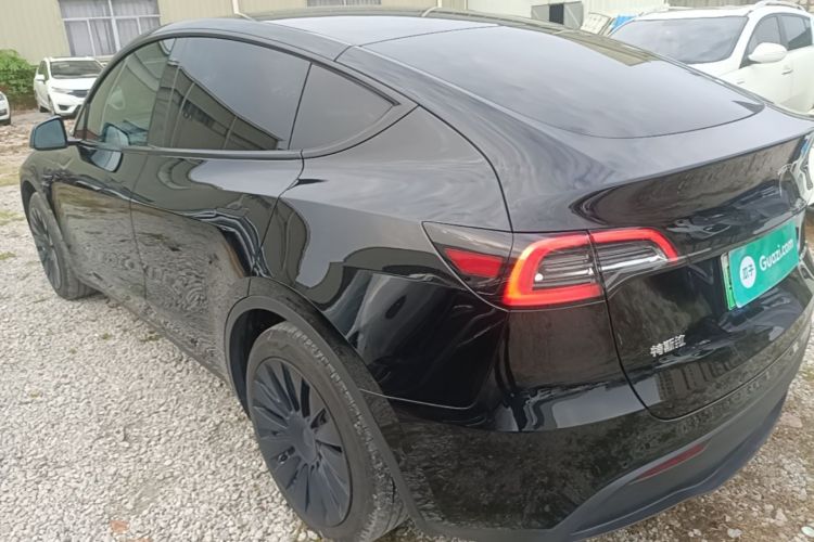 Tesla Model Y 2023 car image #5