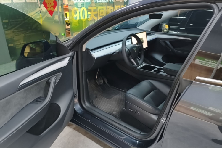 Tesla Model Y 2024 #12 Tesla Model Y 2024 car image #12