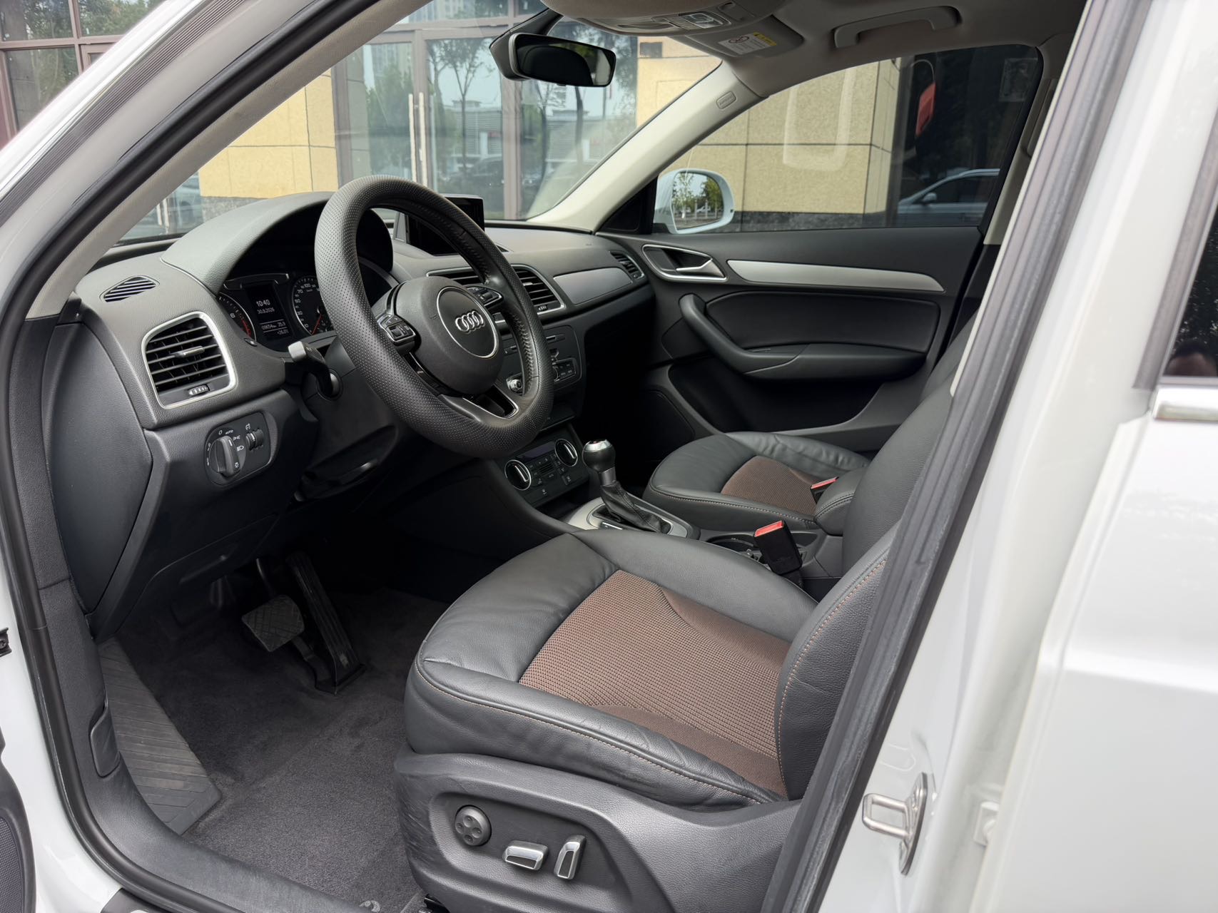 Audi Q3 2019 car image #7