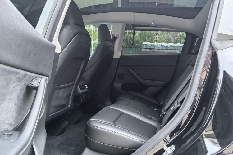 Tesla Model Y 2023 car image #12