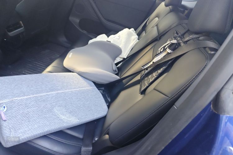 Tesla Model Y 2022 car image #19