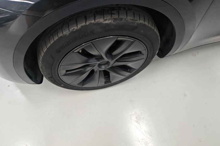 Tesla Model Y 2024 immagine di auto #9