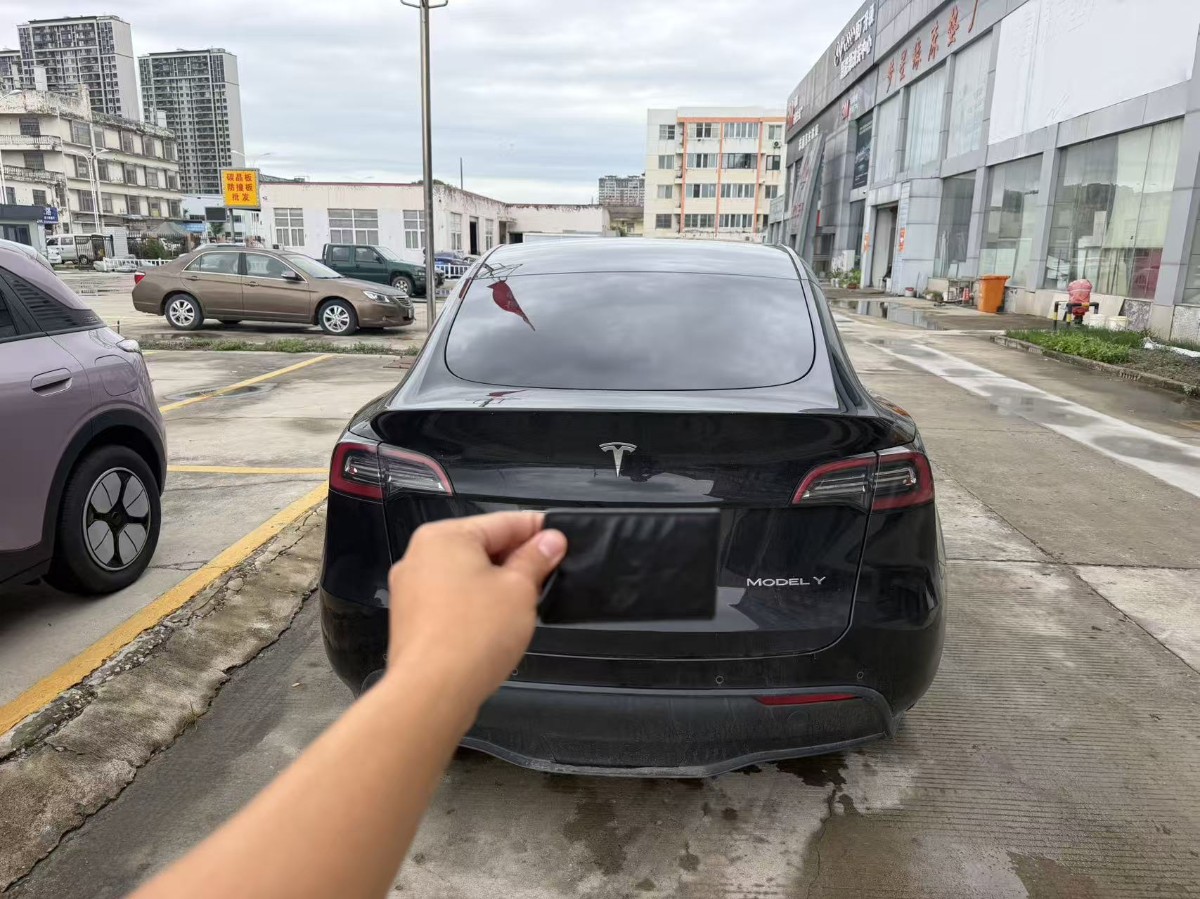 Tesla Model Y 2023 #5 Tesla Model Y 2023 car image #5