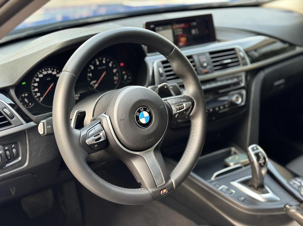 BMW 3 Series 2018 car image #13