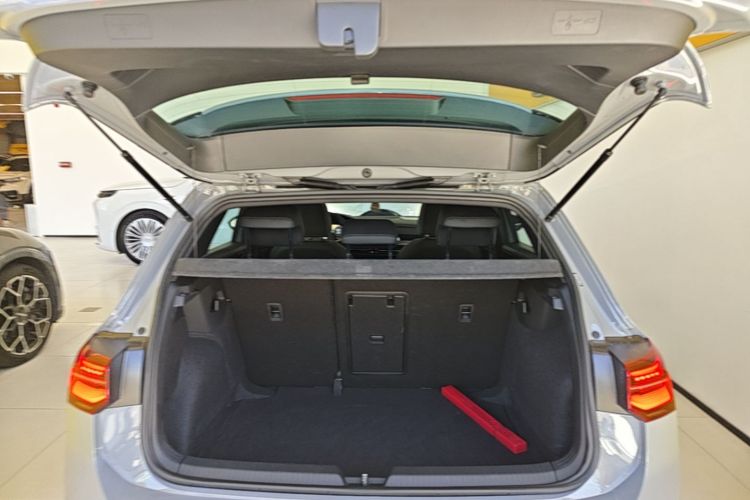 Volkswagen Golf 2024 car image #21