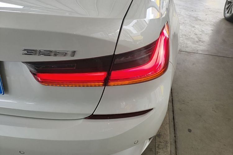 BMW 3 Series 2021 car image #8