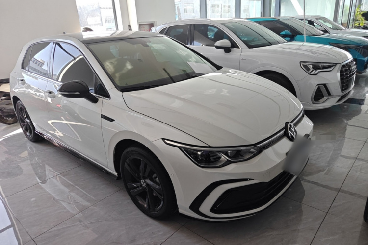 Volkswagen Golf 2023 صورة سيارة #4