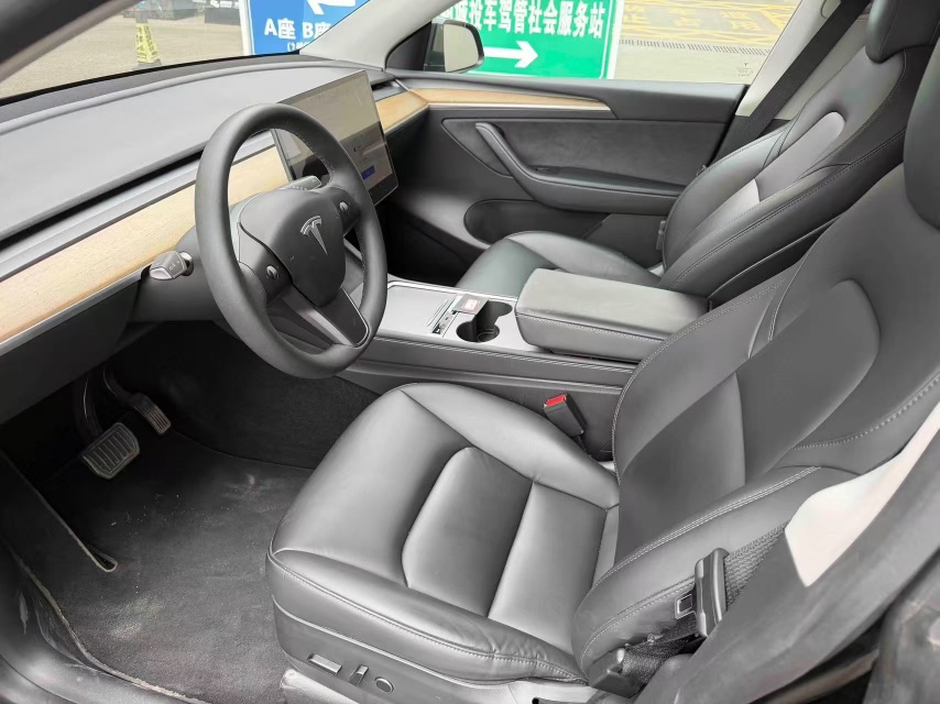 Tesla Model Y 2022 #5 Tesla Model Y 2022 car image #5