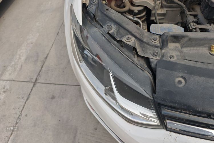 Volkswagen Polo 2015 car image #8