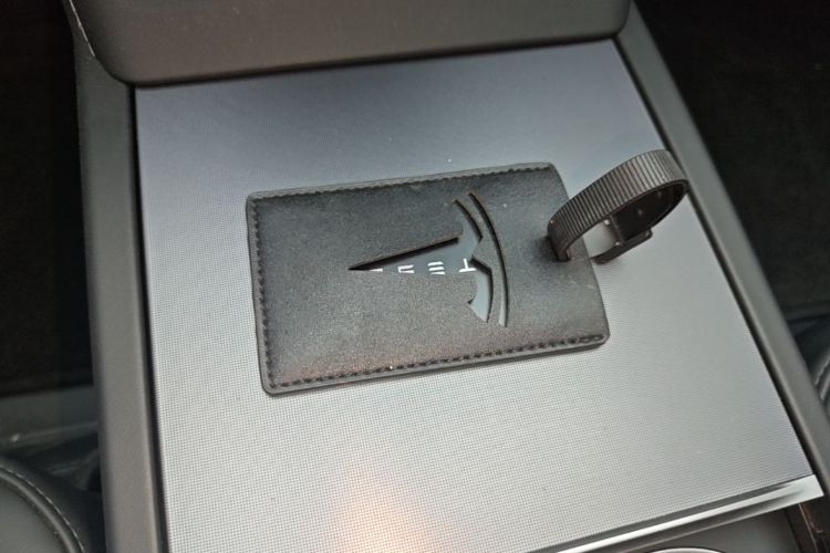 Tesla Model 3 2024 car image #9