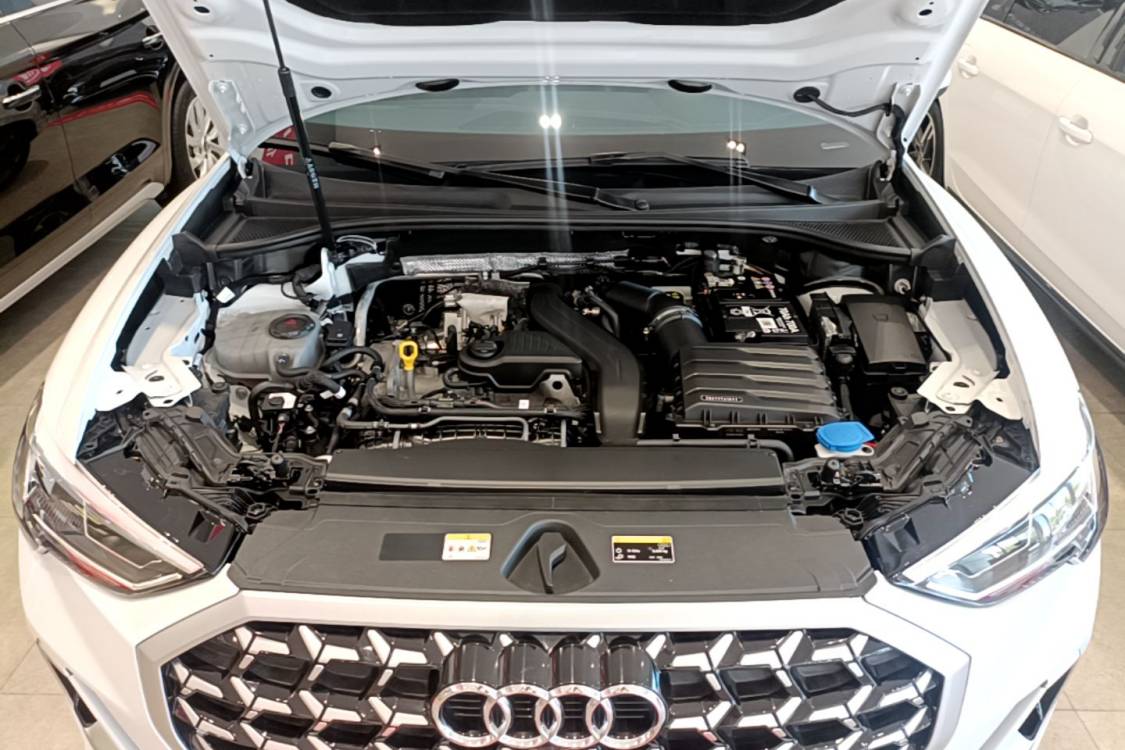 Audi Q3 2024 car image #6